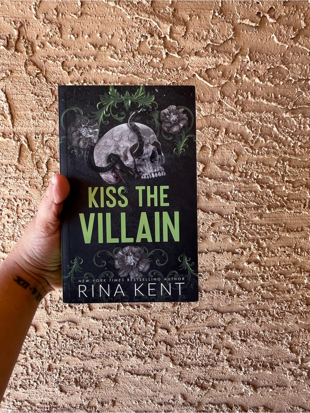 Kiss the Villain by Rina Kent Deluxe Oop